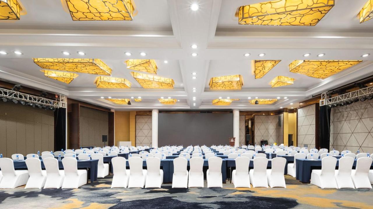 Holiday Inn Shijiazhuang Central By Ihg Exterior foto